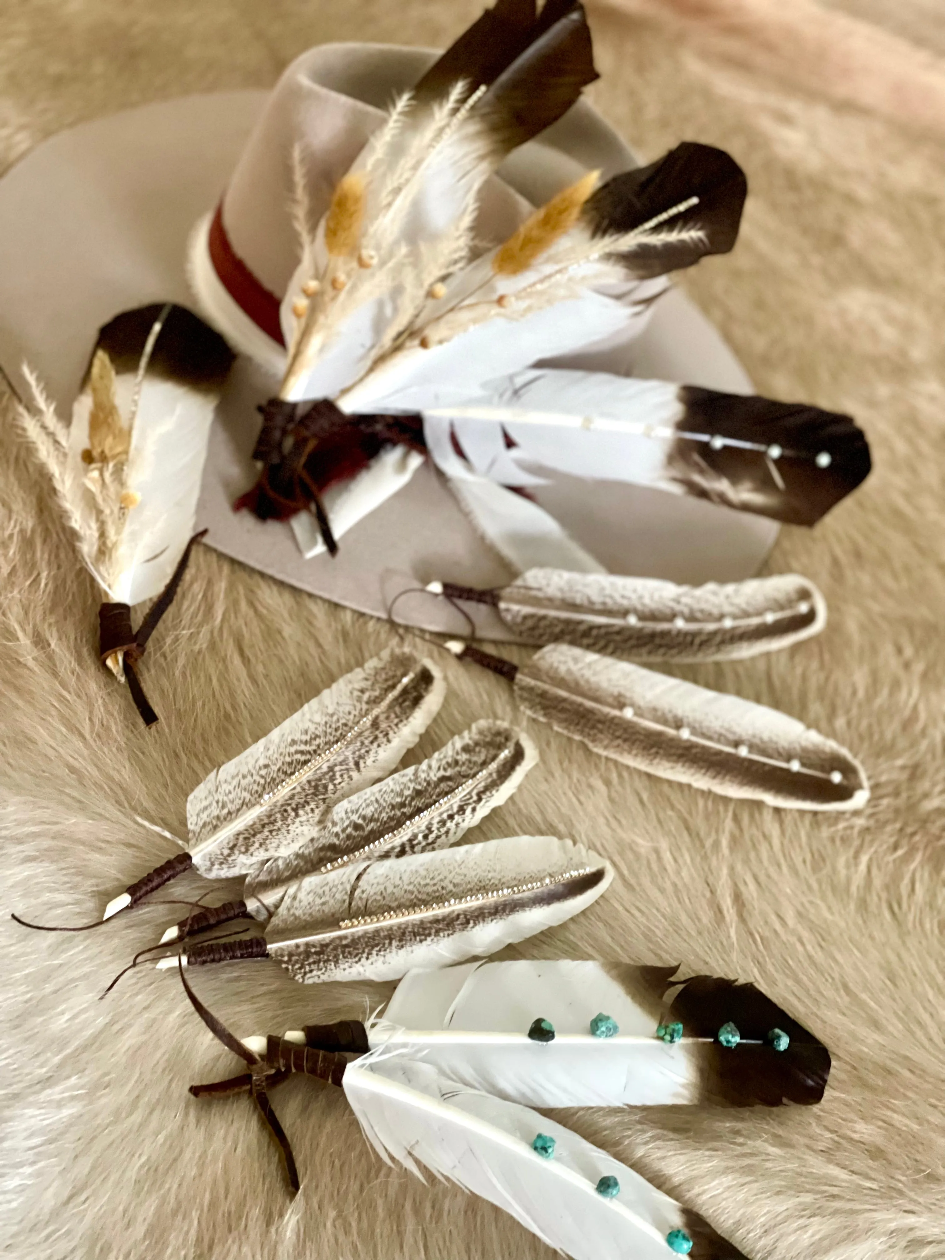 Hat Feather Clip - White & Tan Wing w/Turquoise