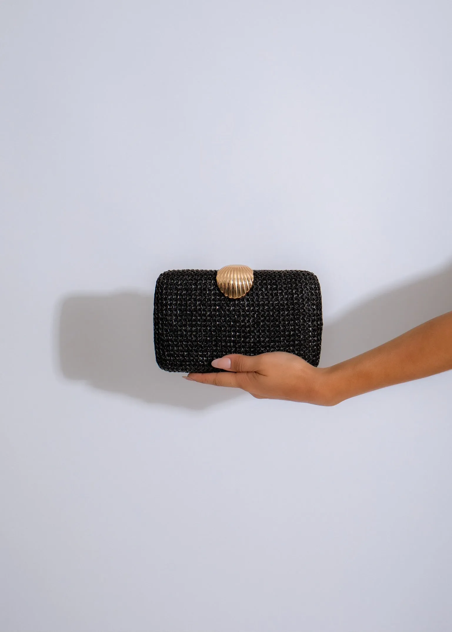 Seashell Weave Clutches Black